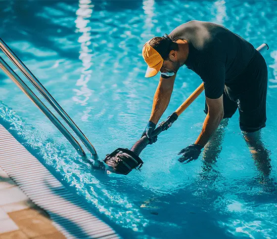 Professional swimming pool cleaning services in Dubai